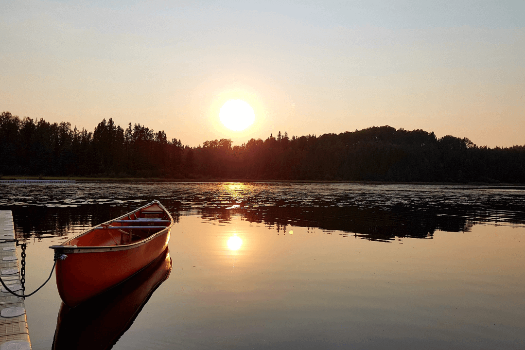 canoe-bg-min